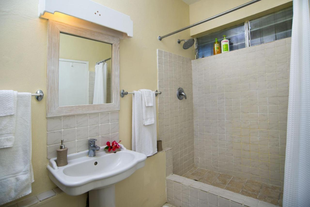 Ground Floor Apartment Located In Hometown, 5 Min Walk To The Beach Saint James Eksteriør bilde