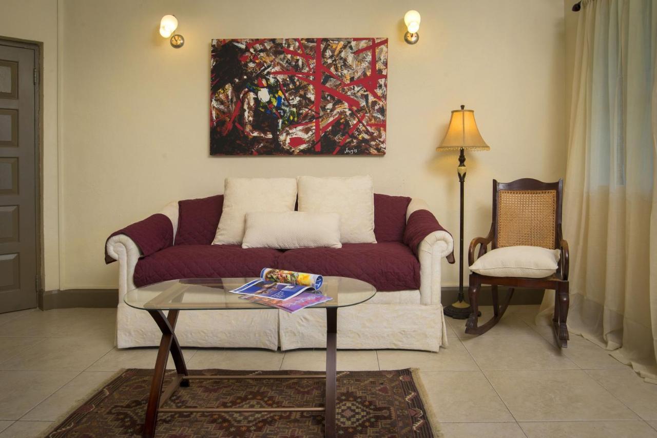 Ground Floor Apartment Located In Hometown, 5 Min Walk To The Beach Saint James Eksteriør bilde